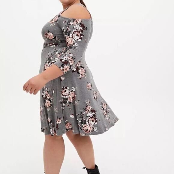 TORRID Grey Floral Jersey Skater Dress Torrid Sz 00 (M/L) Romantic Cold Shoulder - Picture 1 of 11